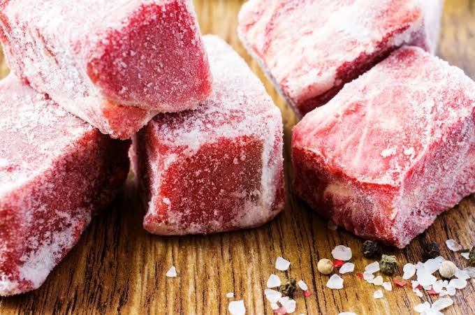 Chácara tem cadeado arrombado e ladrão furta carne de freezer em Conceição do Coité