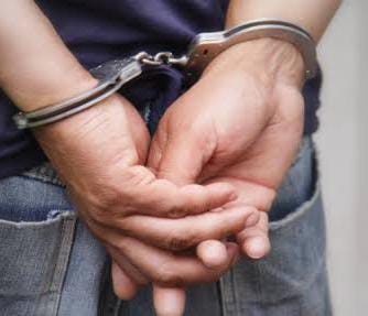 Homem com mandado de prisão em aberto por dívida de pensão alimentícia é preso enquanto participava de festa em São Domingos