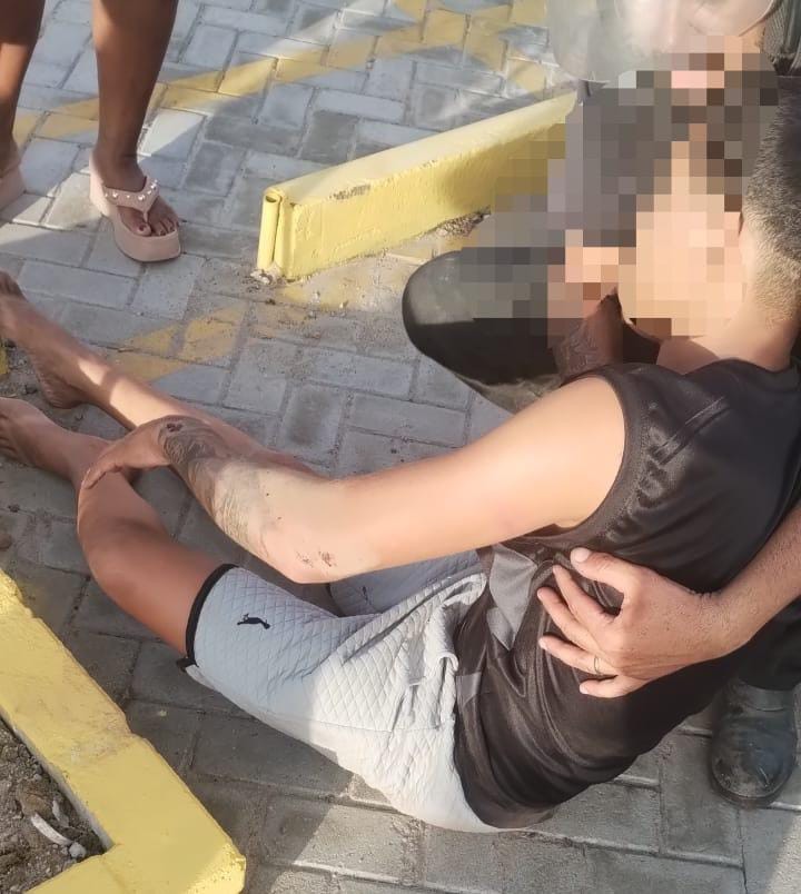 Motociclista é arremessado a cerca de 5 metros ao ser atingido por carro na BA-409, em Conceição do Coité