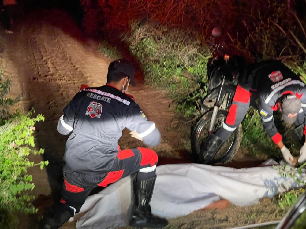 Homem morre após cair de moto e ser arremessado em barranco na zona rural de Conceição do Coité; ele morava em Retirolândia