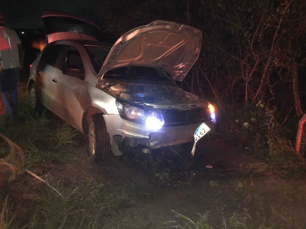 Homem sai ileso após acidente de carro na BA-409, próximo ao distrito de Bandiaçu, em Conceição do Coité.