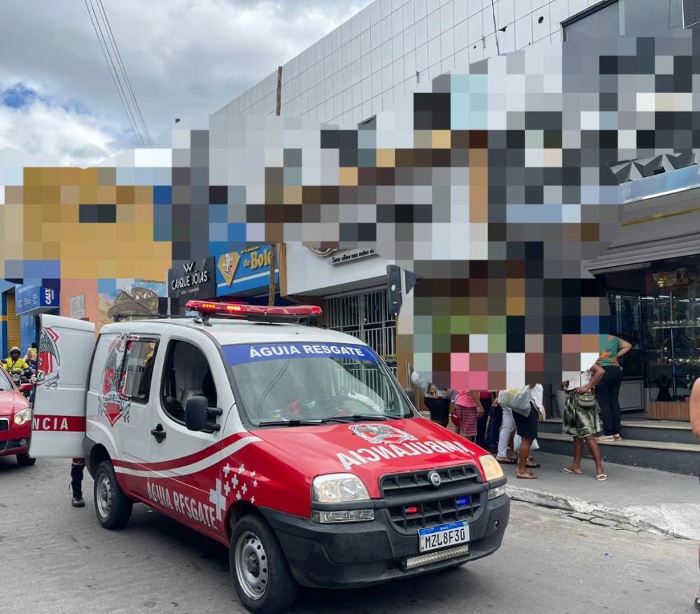 Teto de gesso desaba e fere funcionária de joalheria em Conceição do Coité