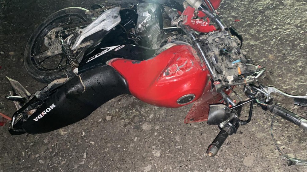 Homem morre após colisão entre carro e moto na BR-116 (entroncamento Lamarão sentido Santa Bárbara)