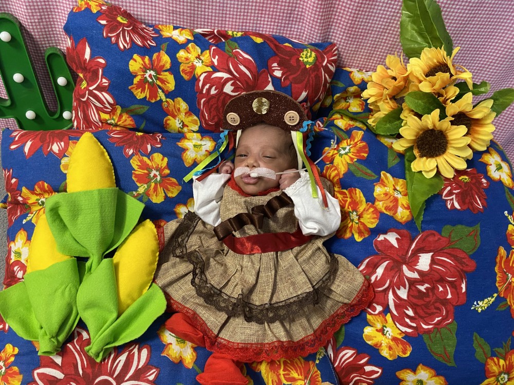 Hospital Estadual da Criança realiza cortejo de São João e ensaio fotográfico com prematuros