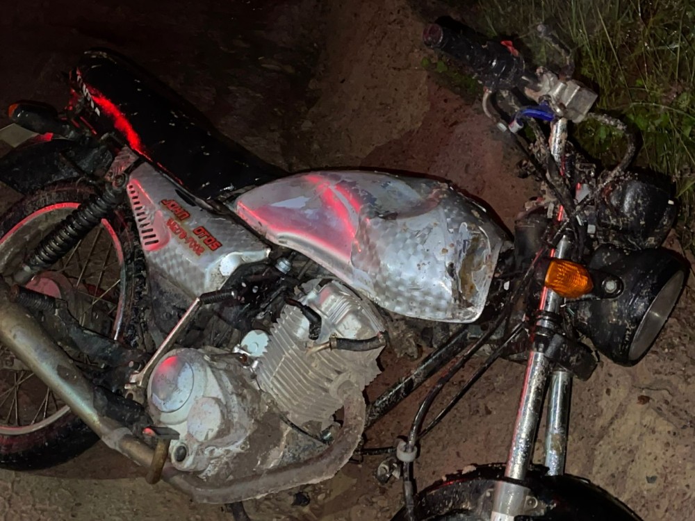 Homem fica ferido após cair de moto ao passar por buracos na estrada entre Coité ao distrito de Aroeira