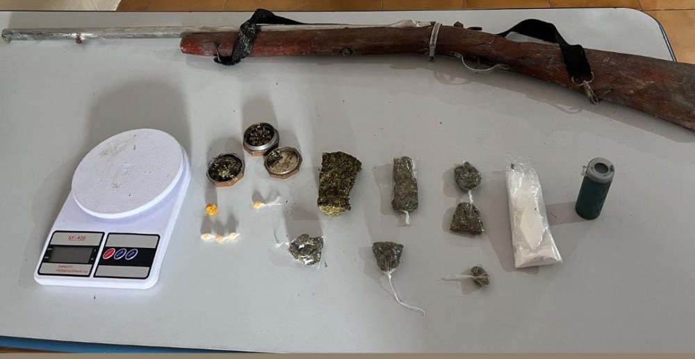 Casal é detido por tráfico de drogas e posse ilegal de arma em Santaluz