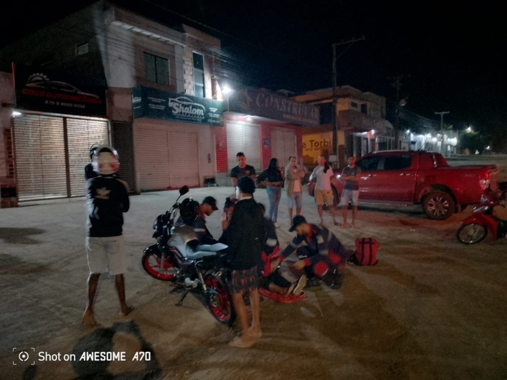 Jovem fica ferido após colisão entre carro e moto na BA-120, em Conceição do Coité
