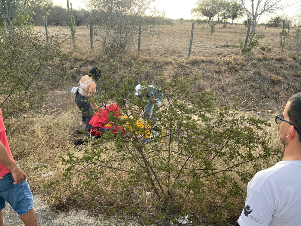 Idoso fica ferido após perder controle da moto e cair na BA-411 (Coité X Salgadália)