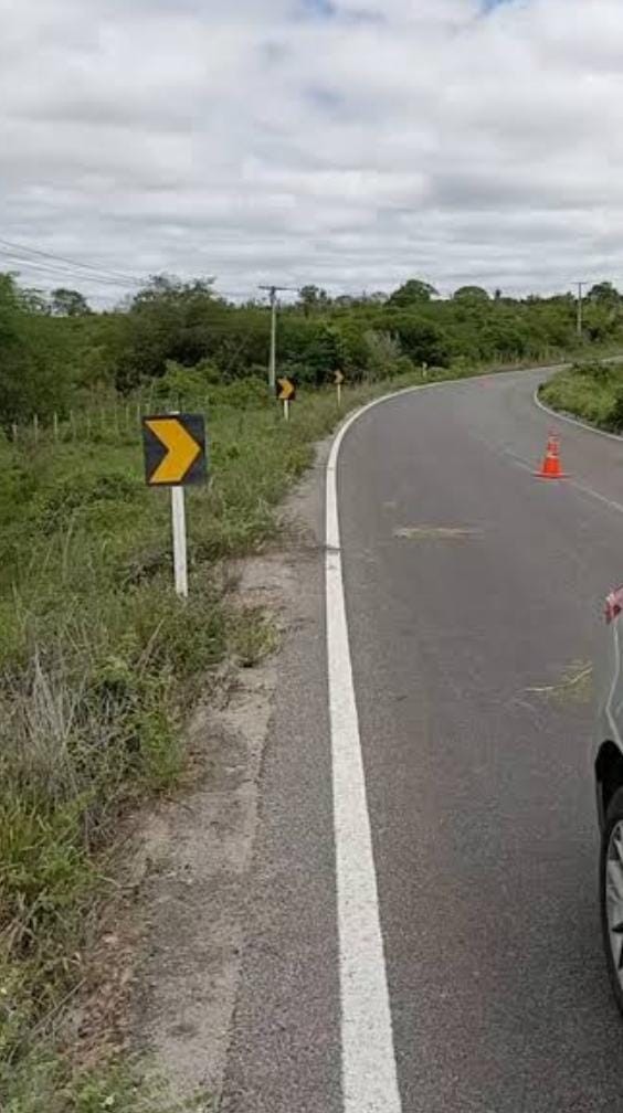 Motociclista fica ferido após derrapar na BA-416 em São Domingos