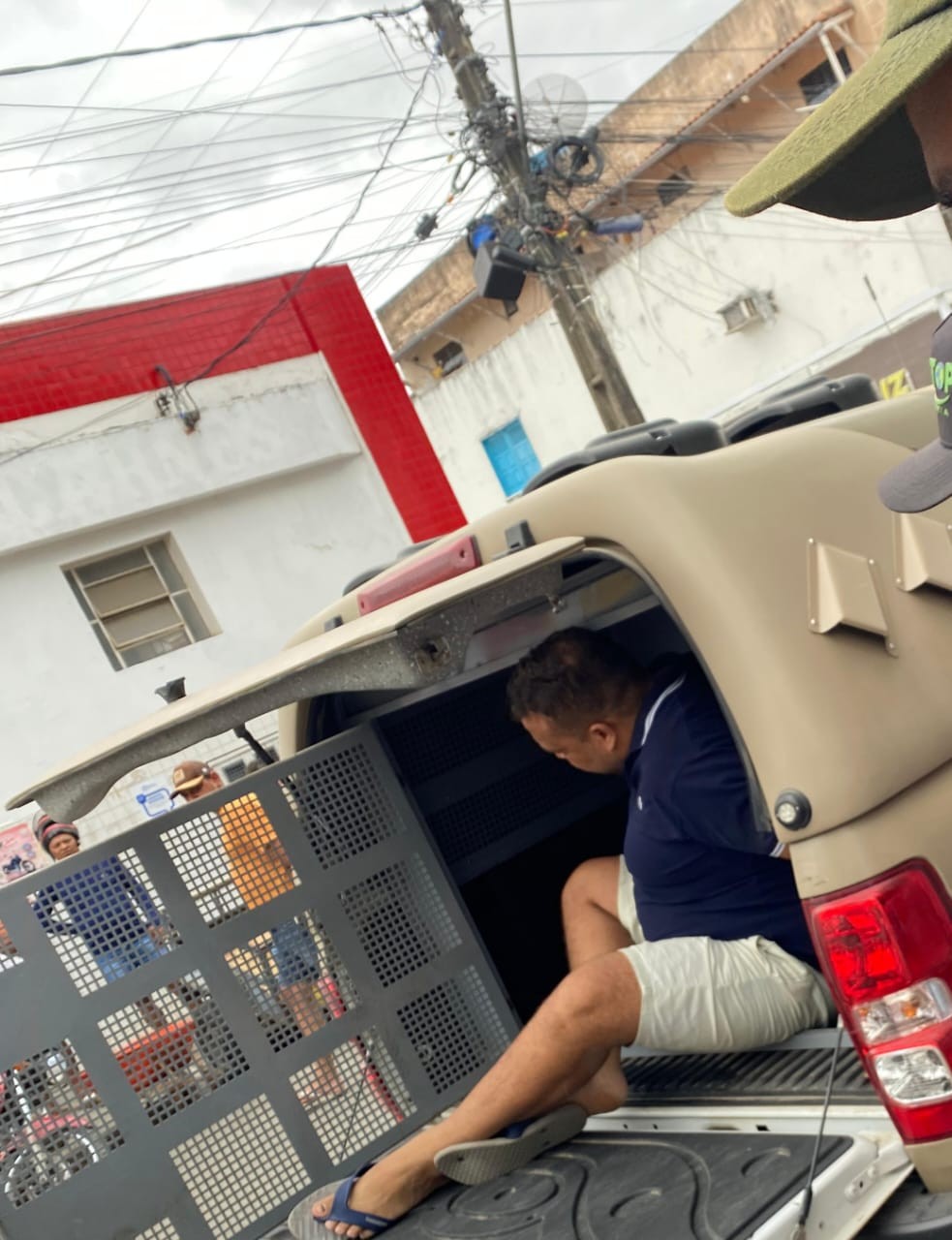 Homem é detido em Santaluz por tentar trocar cartões de clientes em caixas eletrônicos; comparsas fugiram