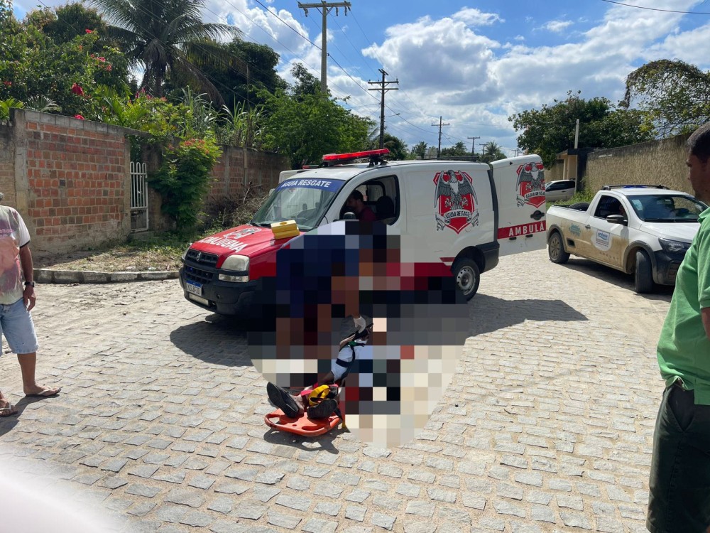 Idoso fica ferido ao perder controle da moto após atropelar cachorro em Conceição do Coité