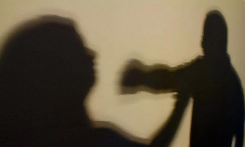 Homem tenta agredir esposa e filha com facão e foge para a mata na zona rural de Retirolândia